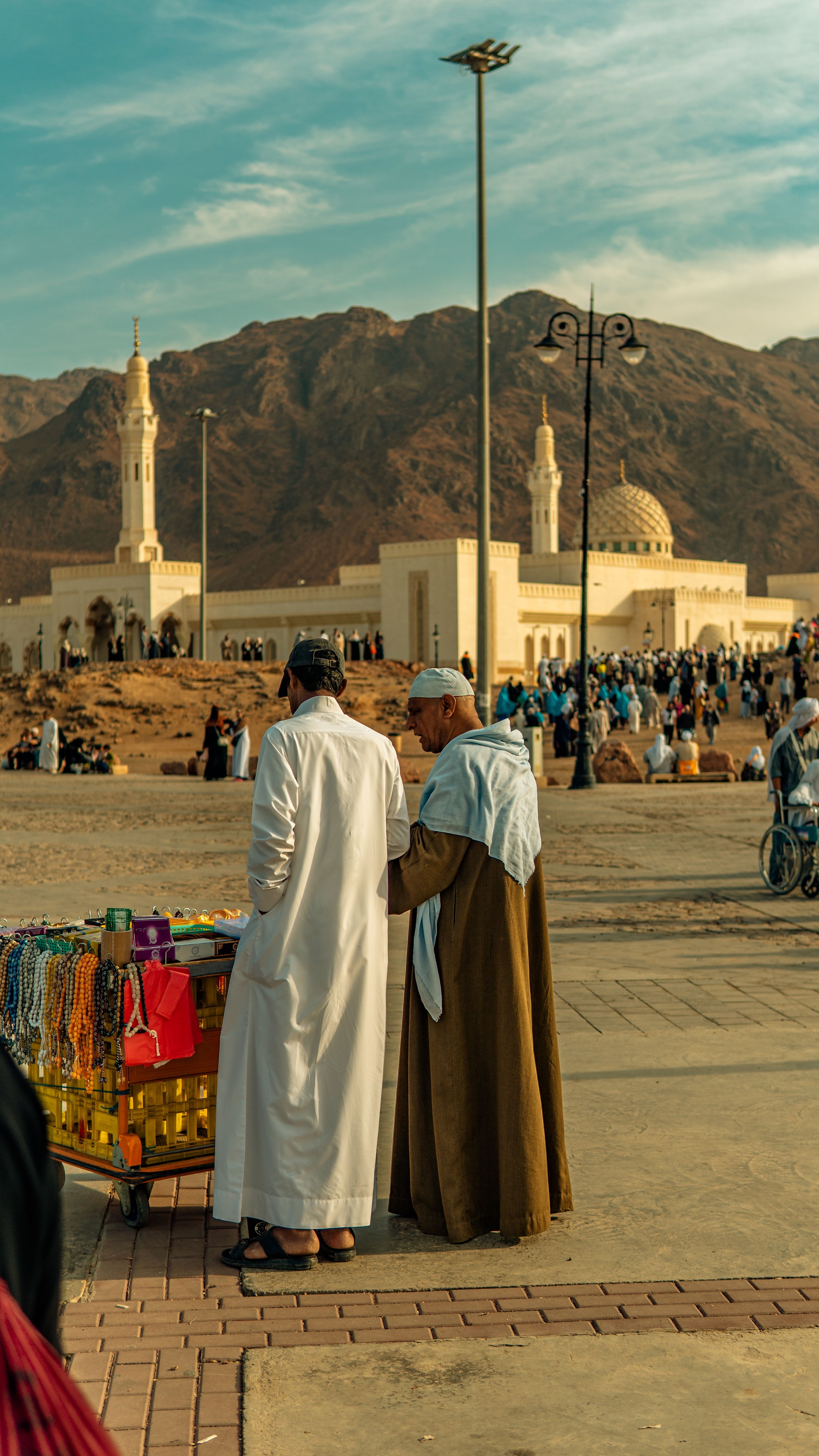 Arab men in traditional clothing at a marketplace near Uhud Mountain
